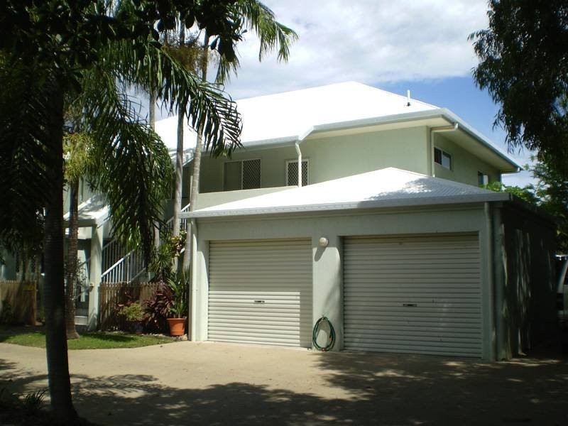 2/13 Givens Street, Westcourt QLD 4870