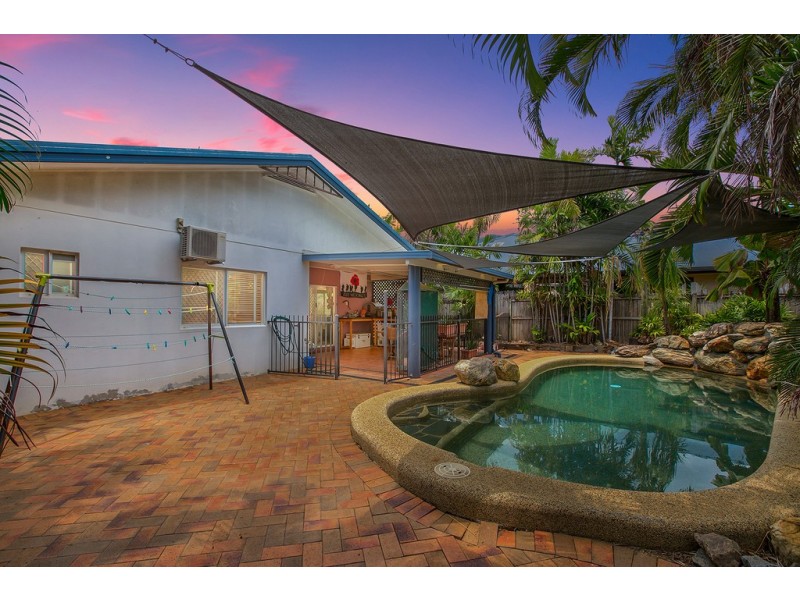 8 Burranong Street, Kewarra Beach QLD 4879