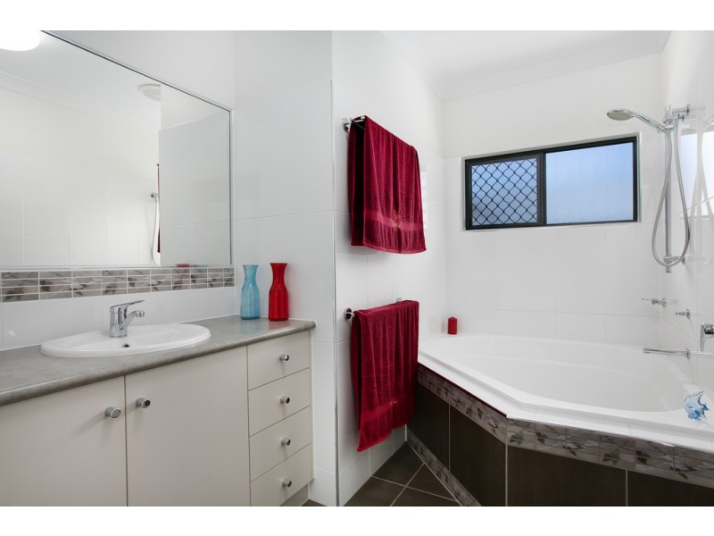 5 Malekula Close, Bentley Park QLD 4869