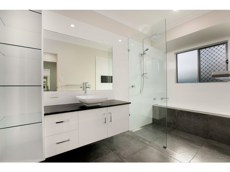 46 Springbrook Avenue, Redlynch QLD 4870