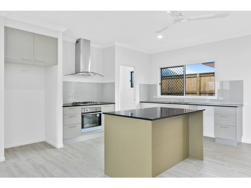 9 Halifax Drive, Redlynch QLD 4870