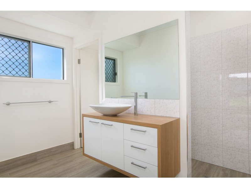 9 Halifax Drive, Redlynch QLD 4870