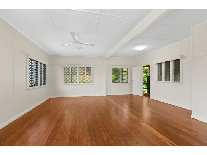 19 Olive Street, Manoora QLD 4870
