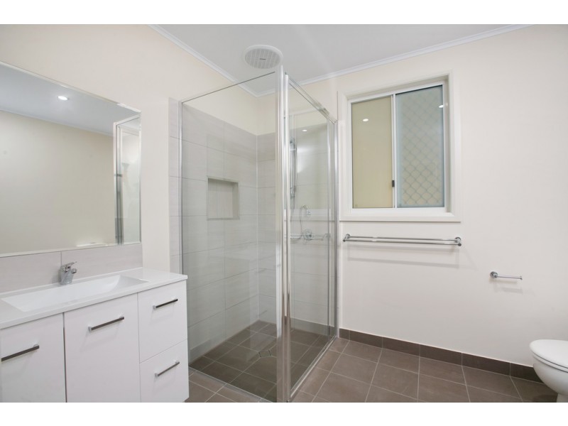 19 Olive Street, Manoora QLD 4870