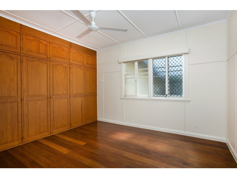 19 Olive Street, Manoora QLD 4870