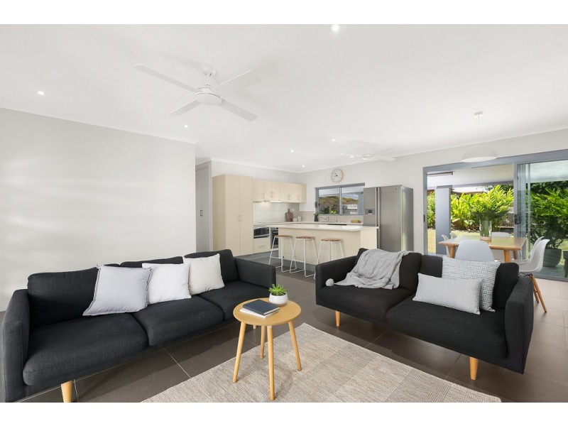 40 Kevin Street, Whitfield QLD 4870