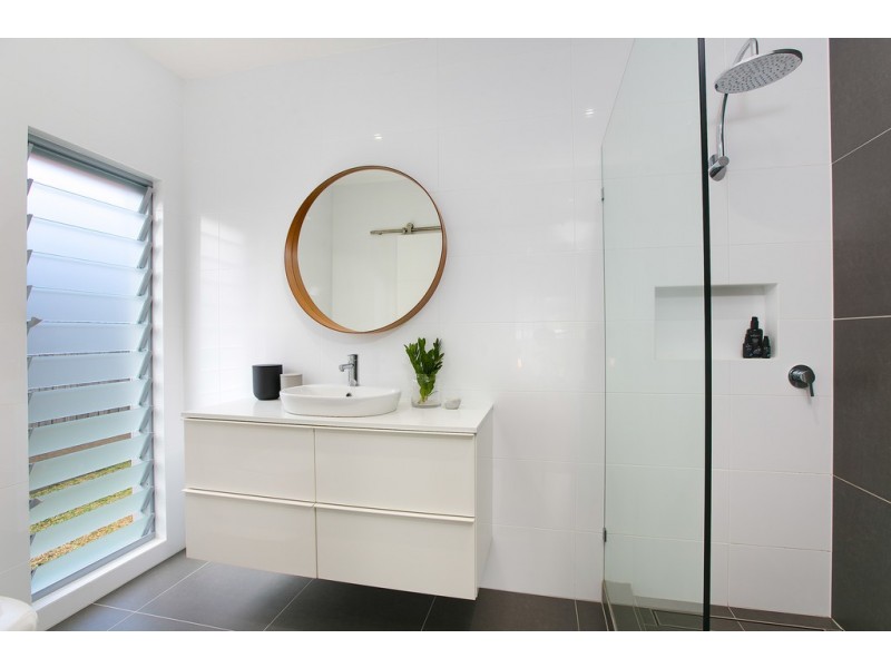 40 Kevin Street, Whitfield QLD 4870