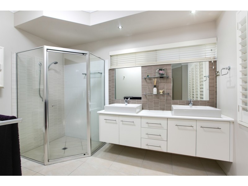 6 Jumna Close, Bentley Park QLD 4869