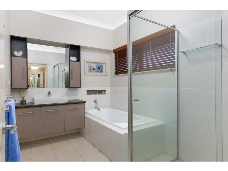 6 Jumna Close, Bentley Park QLD 4869