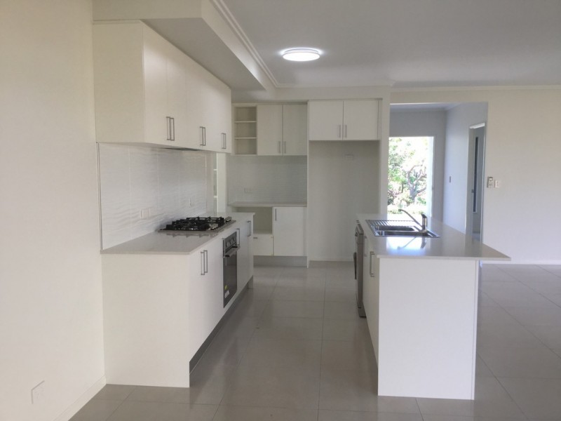 100 Springbrook Avenue, Redlynch QLD 4870