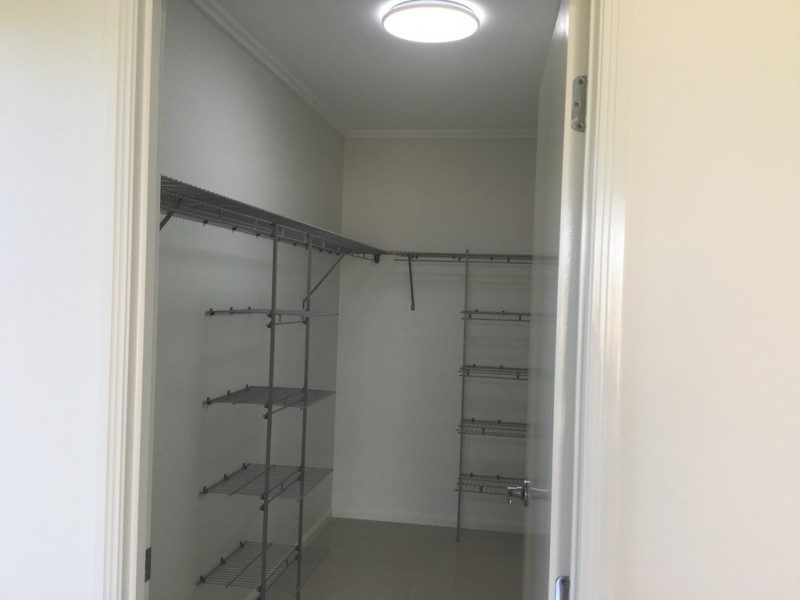 100 Springbrook Avenue, Redlynch QLD 4870