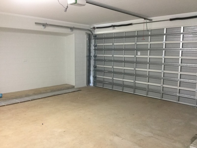 100 Springbrook Avenue, Redlynch QLD 4870