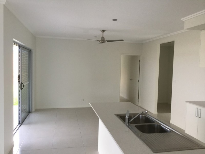 100 Springbrook Avenue, Redlynch QLD 4870