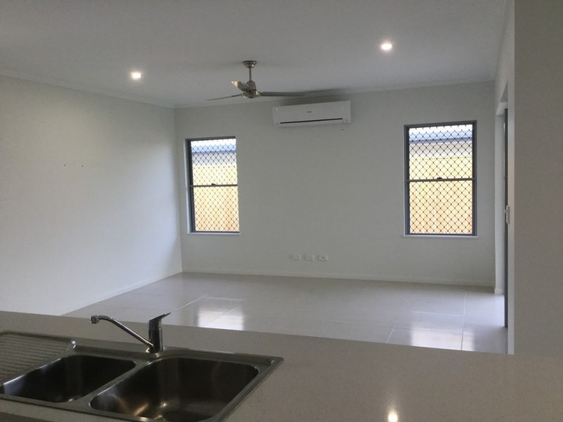 100 Springbrook Avenue, Redlynch QLD 4870