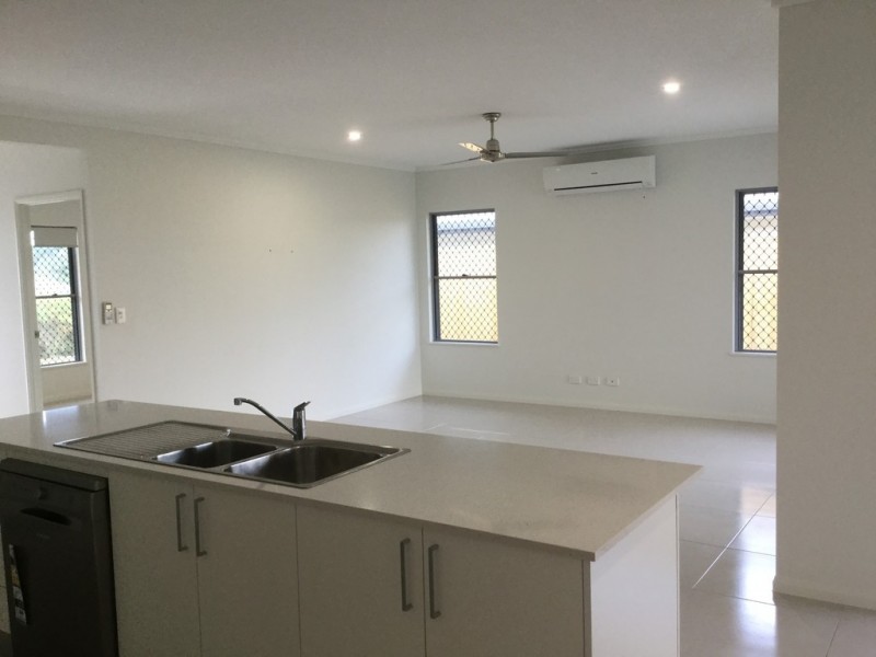 100 Springbrook Avenue, Redlynch QLD 4870