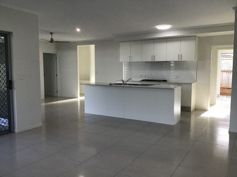 100 Springbrook Avenue, Redlynch QLD 4870