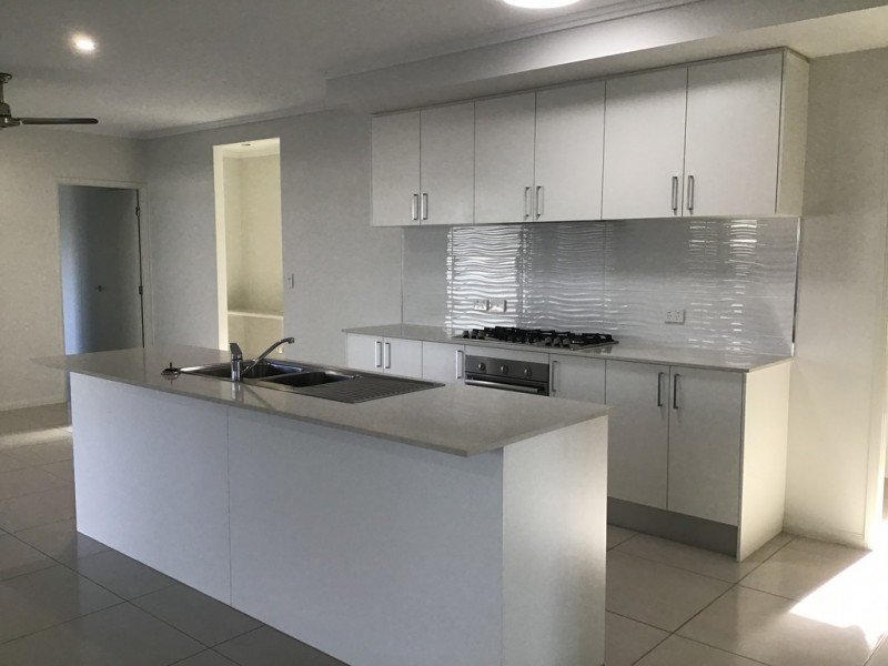 100 Springbrook Avenue, Redlynch QLD 4870