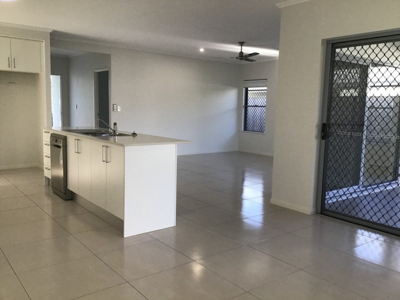 100 Springbrook Avenue, Redlynch QLD 4870