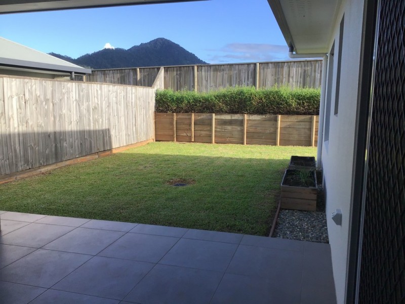 100 Springbrook Avenue, Redlynch QLD 4870