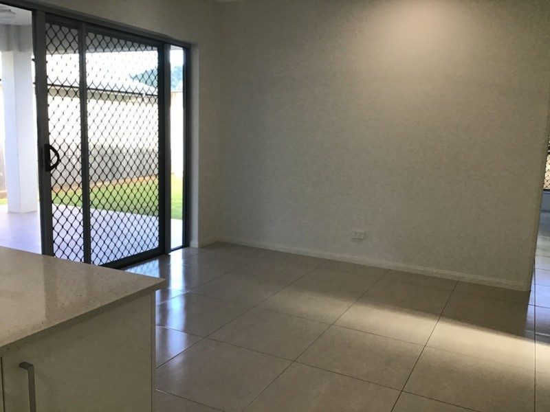 100 Springbrook Avenue, Redlynch QLD 4870