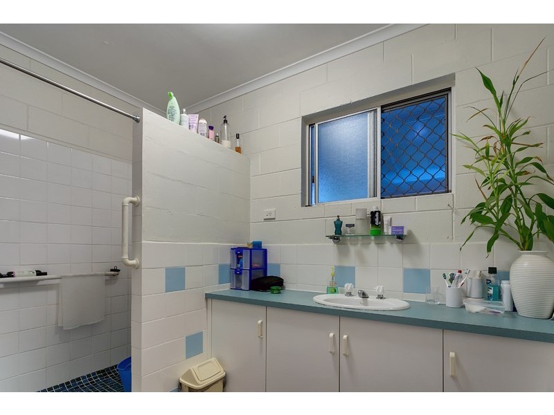 64 Dalton Street, Westcourt QLD 4870