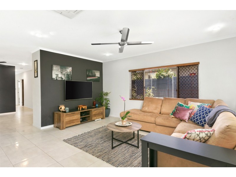 4 Kirraly Close, Mooroobool QLD 4870