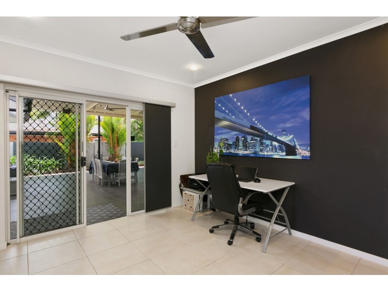4 Kirraly Close, Mooroobool QLD 4870