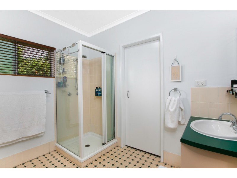 4 Kirraly Close, Mooroobool QLD 4870