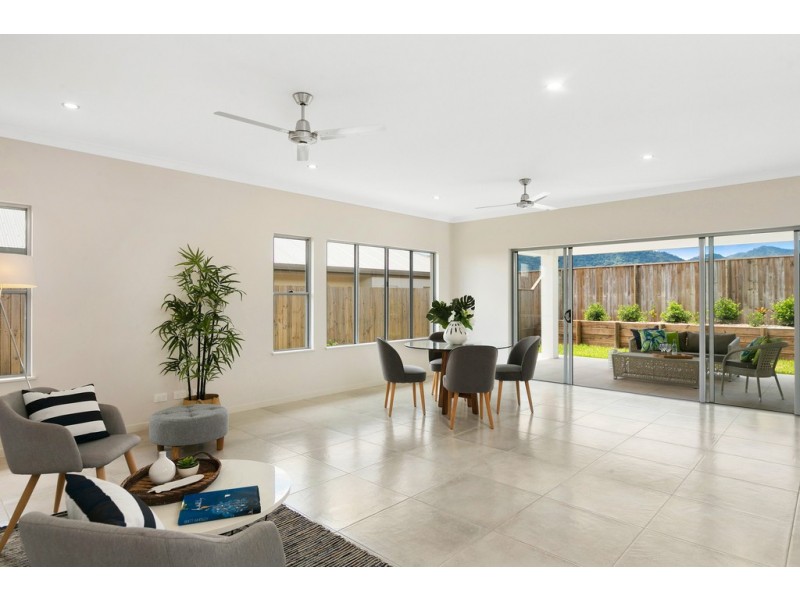 96 Springbrook Avenue, Redlynch QLD 4870