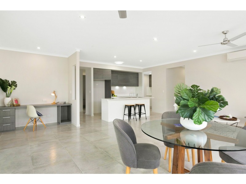 96 Springbrook Avenue, Redlynch QLD 4870