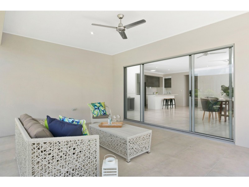 96 Springbrook Avenue, Redlynch QLD 4870