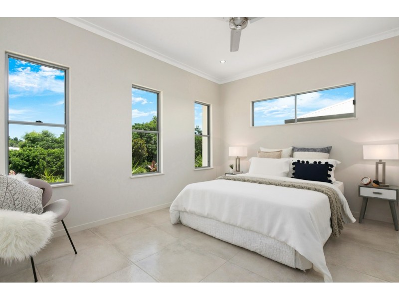 96 Springbrook Avenue, Redlynch QLD 4870