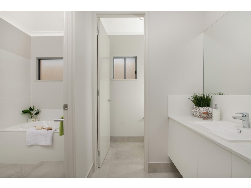 96 Springbrook Avenue, Redlynch QLD 4870