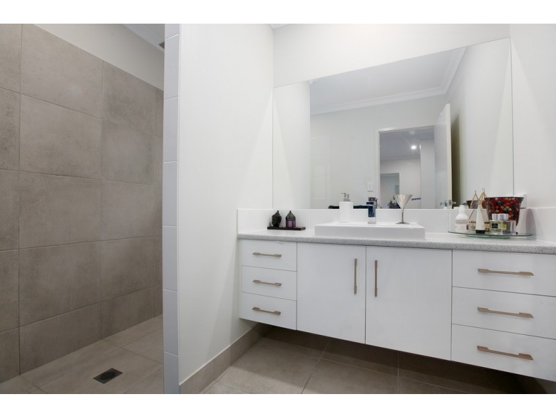 46 Ainscow Drive, Bentley Park QLD 4869