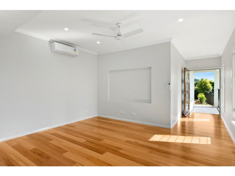 104 Springbrook Avenue, Redlynch QLD 4870