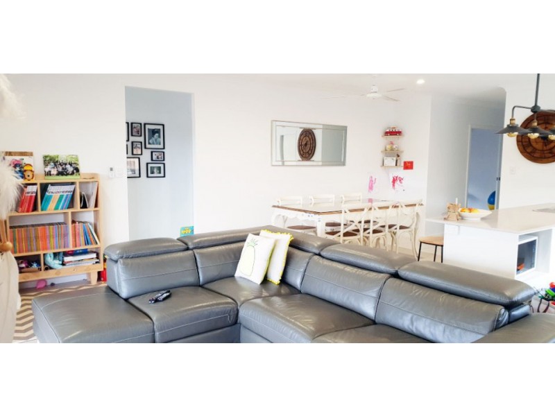 3 Halifax Drive, Redlynch QLD 4870