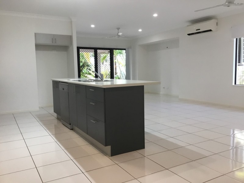 46 City View Crescent, Mooroobool QLD 4870