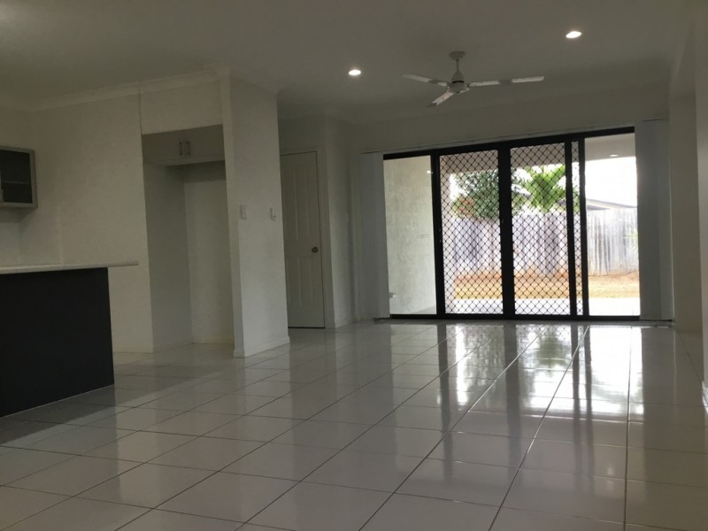 46 City View Crescent, Mooroobool QLD 4870