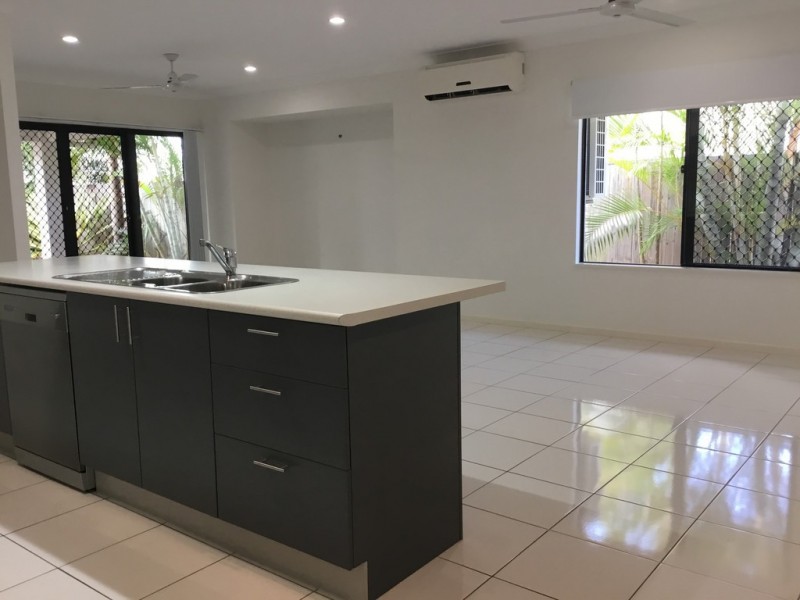 46 City View Crescent, Mooroobool QLD 4870