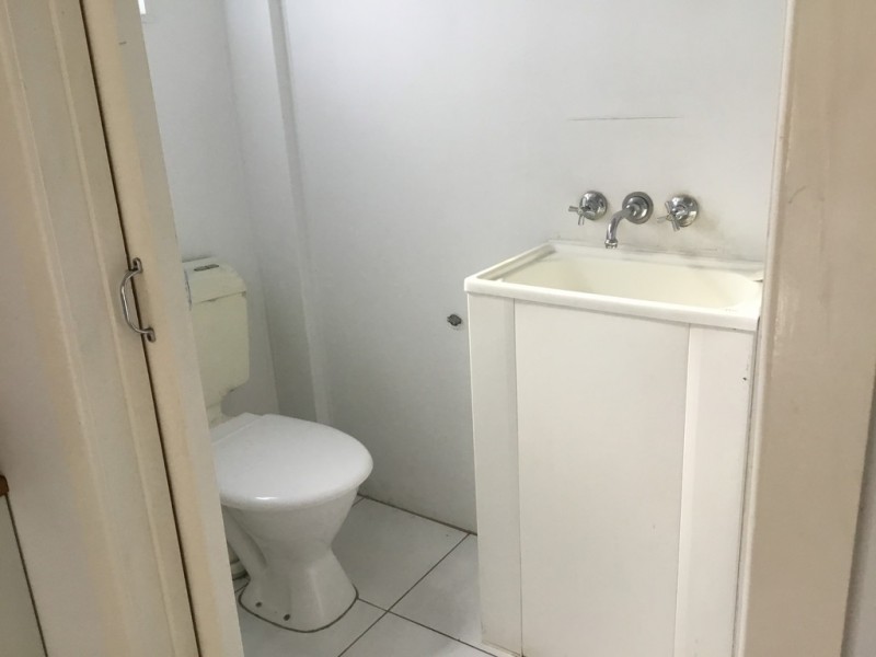 Shed-64 Dalton Street, Westcourt QLD 4870