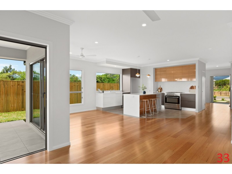 33 Halifax Drive, Redlynch QLD 4870