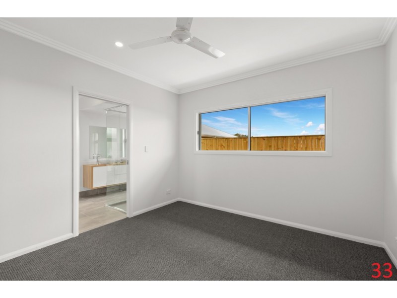 33 Halifax Drive, Redlynch QLD 4870
