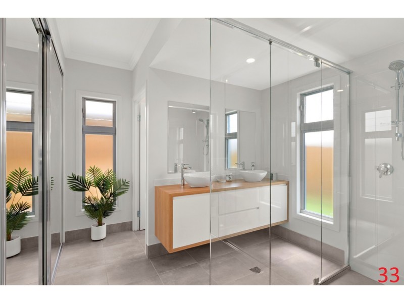 33 Halifax Drive, Redlynch QLD 4870