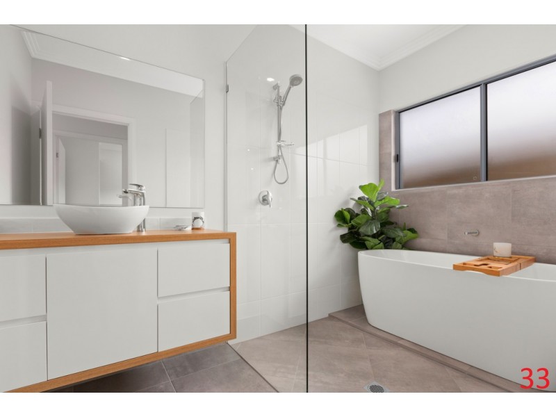 33 Halifax Drive, Redlynch QLD 4870