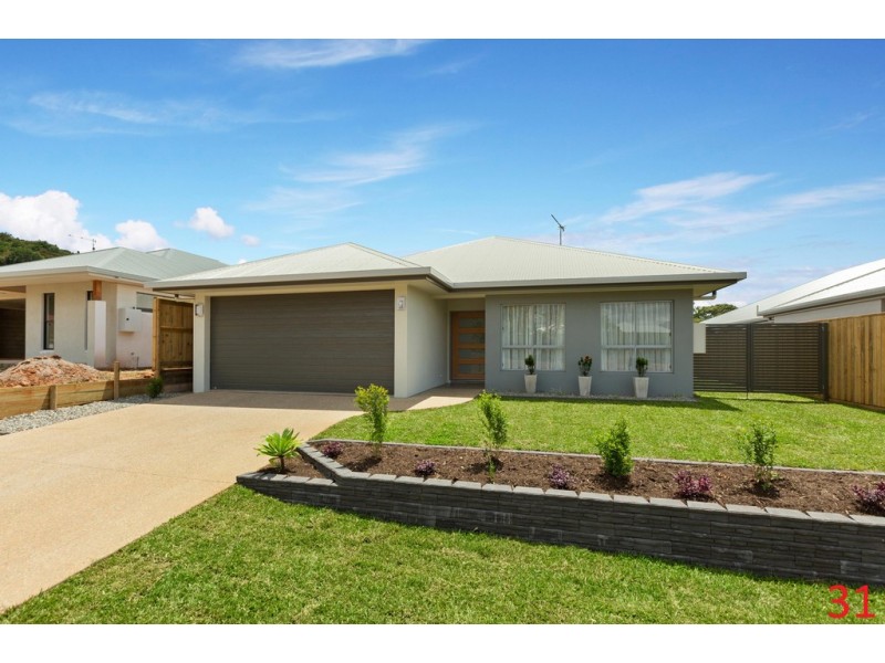 33 Halifax Drive, Redlynch QLD 4870