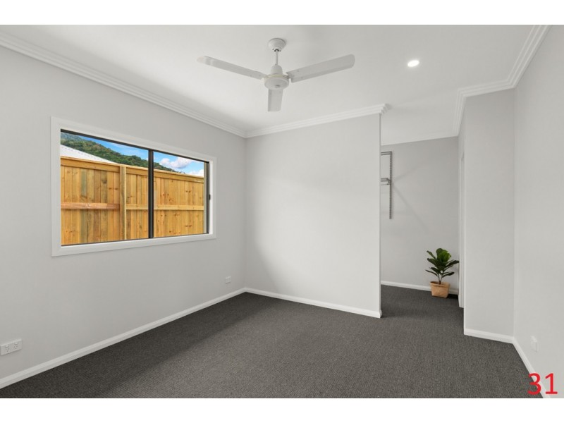 33 Halifax Drive, Redlynch QLD 4870