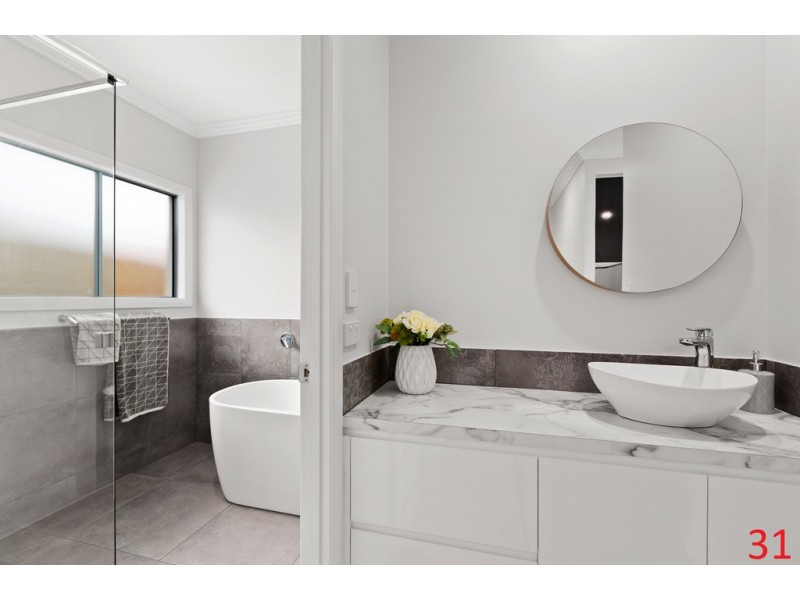 33 Halifax Drive, Redlynch QLD 4870