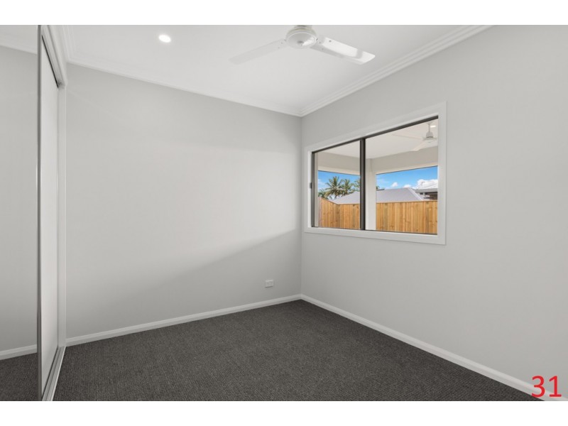 33 Halifax Drive, Redlynch QLD 4870