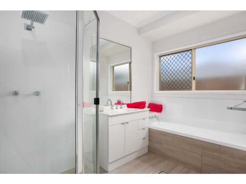 7 Brian Street, Brinsmead QLD 4870