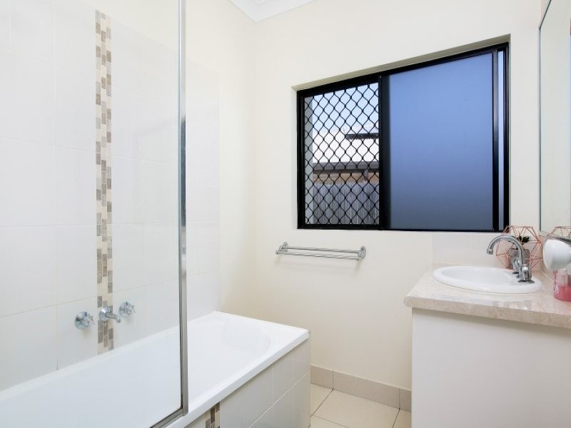 6 Ainscow Drive, Bentley Park QLD 4869